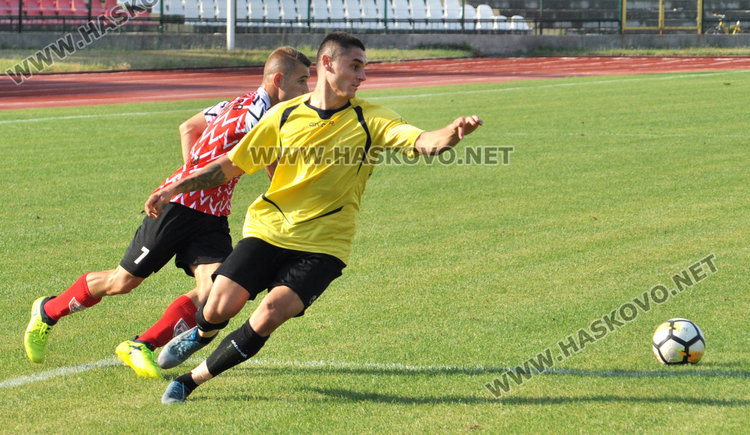 Футболистите на „Хасково 1957” отстъпиха на „Загорец" с 0:2