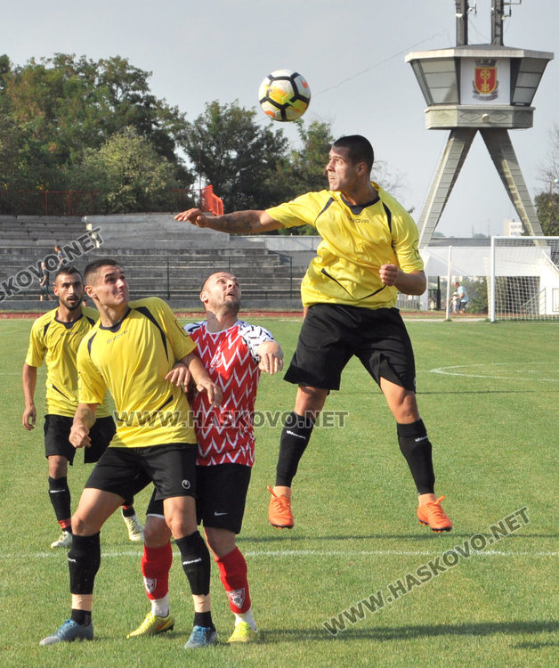 Футболистите на „Хасково 1957” отстъпиха на „Загорец" с 0:2