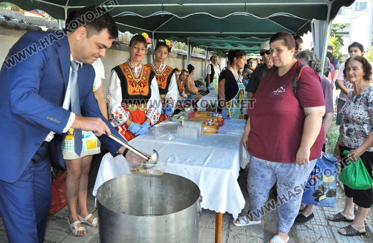 7 казана курбан раздадоха за здраве и благоденствие в Димитровград