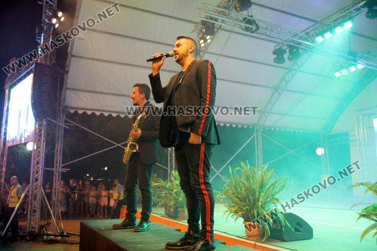 Графа "взриви" Димитровград, стотици пяха и танцуваха с него