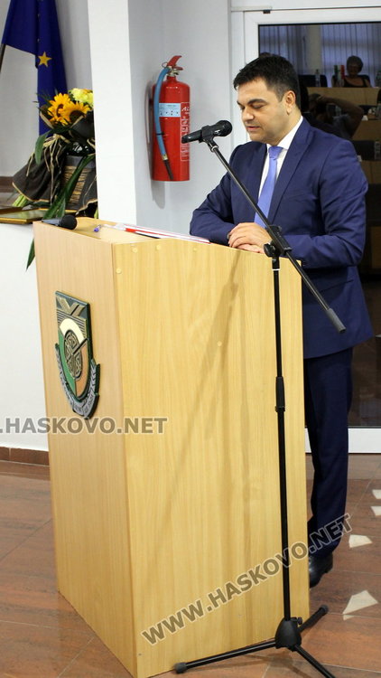 Тържествена сесия на ОбС - чуждестранни делегати, местни парламентаристи и новите почетни граждани на Димитровград