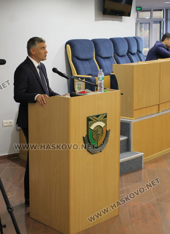 Тържествена сесия на ОбС - чуждестранни делегати, местни парламентаристи и новите почетни граждани на Димитровград