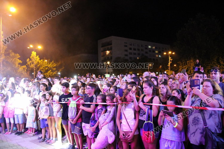 Графа "взриви" Димитровград, стотици пяха и танцуваха с него