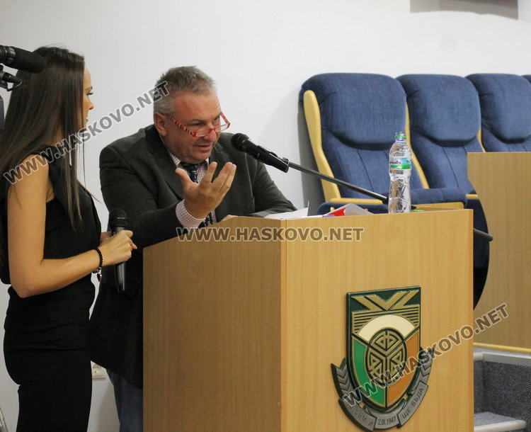 Тържествена сесия на ОбС - чуждестранни делегати, местни парламентаристи и новите почетни граждани на Димитровград