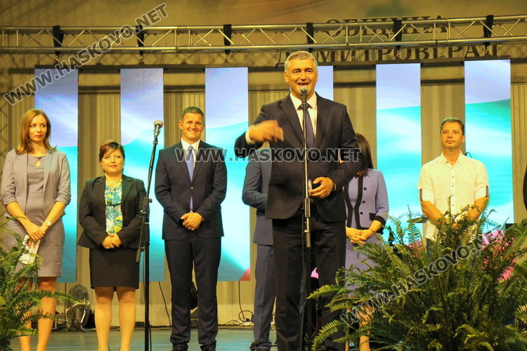 Височайши гости, военен парад и заря за 71 години Димитровград - ВИДЕО