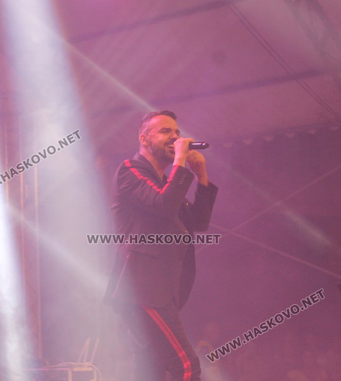 Графа "взриви" Димитровград, стотици пяха и танцуваха с него