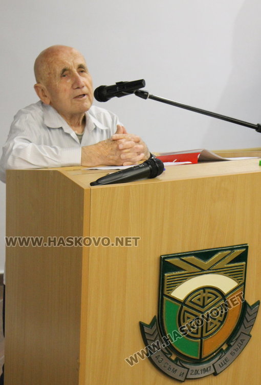 Тържествена сесия на ОбС - чуждестранни делегати, местни парламентаристи и новите почетни граждани на Димитровград