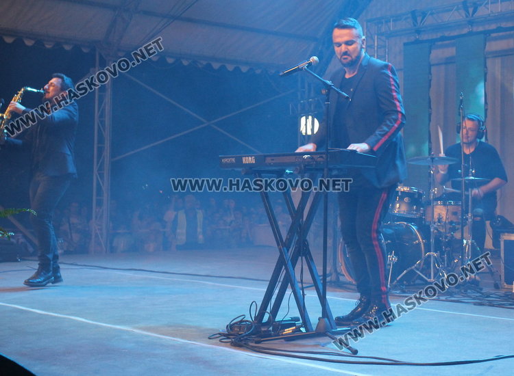 Графа "взриви" Димитровград, стотици пяха и танцуваха с него