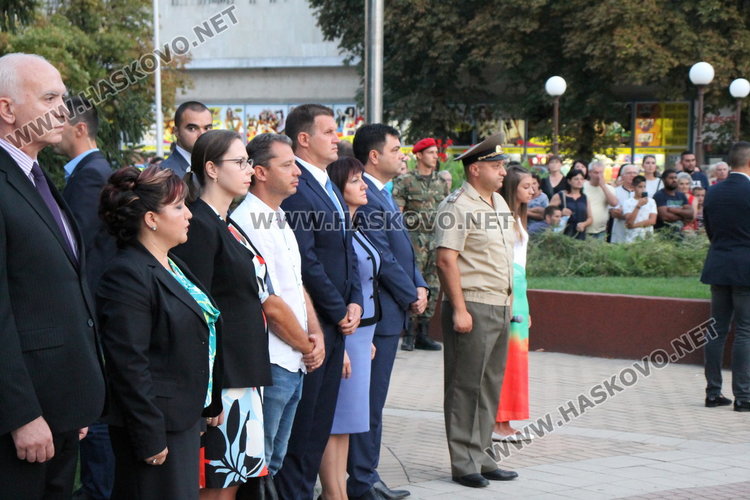 Височайши гости, военен парад и заря за 71 години Димитровград - ВИДЕО