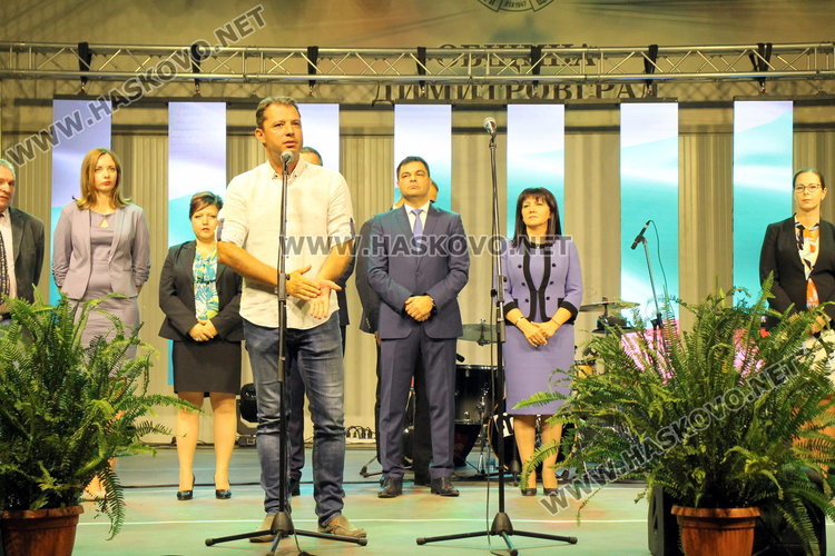 Височайши гости, военен парад и заря за 71 години Димитровград - ВИДЕО