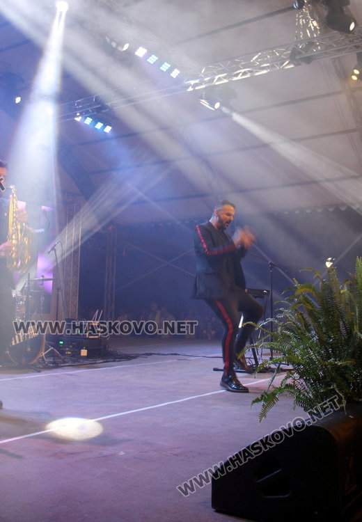 Графа "взриви" Димитровград, стотици пяха и танцуваха с него