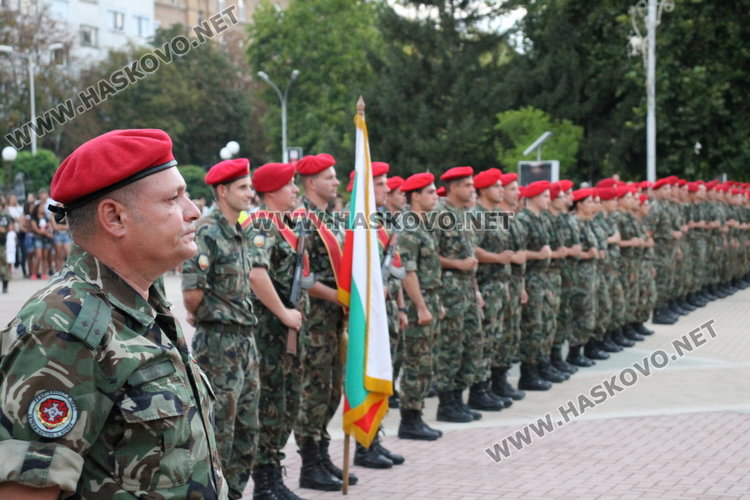 Височайши гости, военен парад и заря за 71 години Димитровград - ВИДЕО