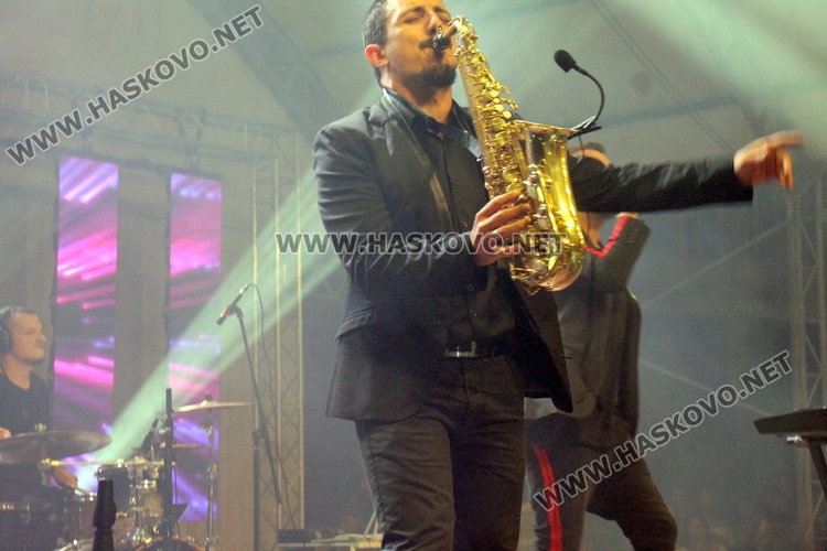 Графа "взриви" Димитровград, стотици пяха и танцуваха с него