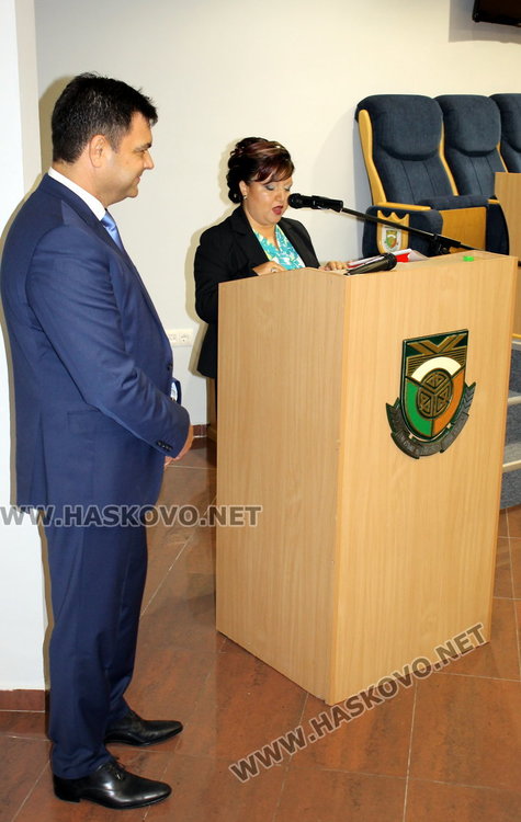 Тържествена сесия на ОбС - чуждестранни делегати, местни парламентаристи и новите почетни граждани на Димитровград