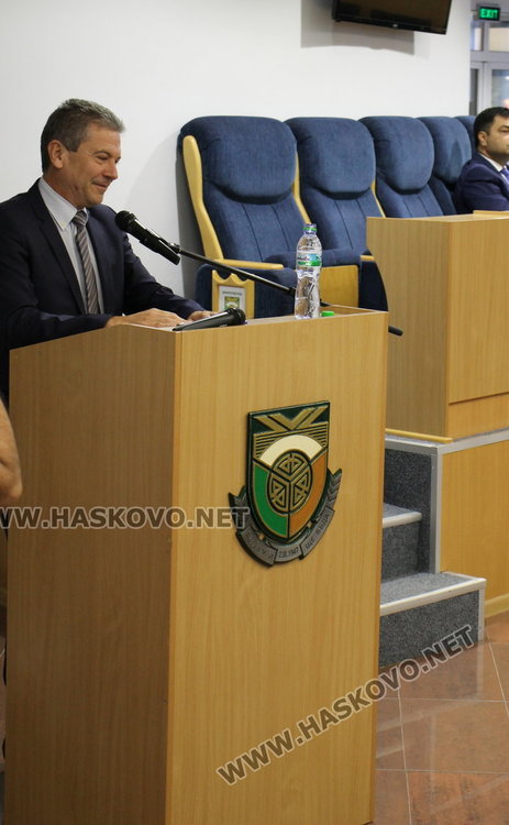 Тържествена сесия на ОбС - чуждестранни делегати, местни парламентаристи и новите почетни граждани на Димитровград