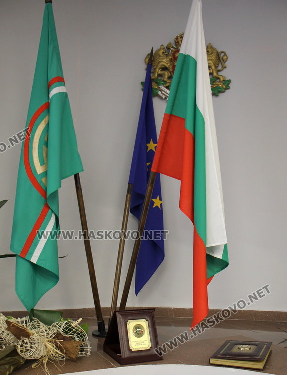 Тържествена сесия на ОбС - чуждестранни делегати, местни парламентаристи и новите почетни граждани на Димитровград