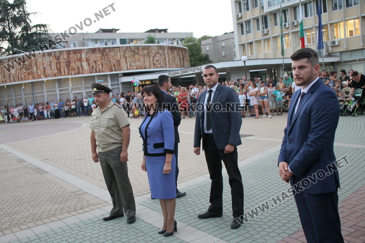Височайши гости, военен парад и заря за 71 години Димитровград - ВИДЕО