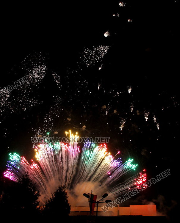 Височайши гости, военен парад и заря за 71 години Димитровград - ВИДЕО