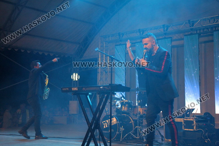 Графа "взриви" Димитровград, стотици пяха и танцуваха с него