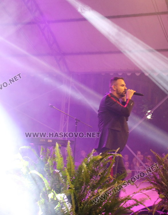 Графа "взриви" Димитровград, стотици пяха и танцуваха с него