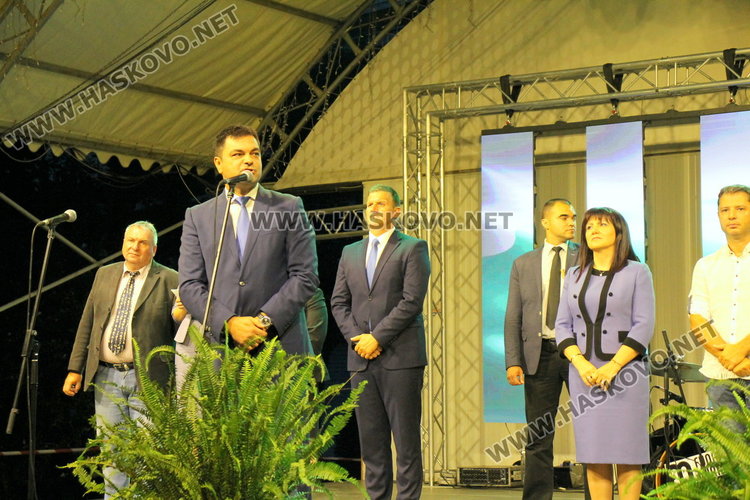 Височайши гости, военен парад и заря за 71 години Димитровград - ВИДЕО