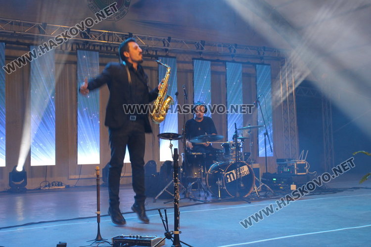 Графа "взриви" Димитровград, стотици пяха и танцуваха с него