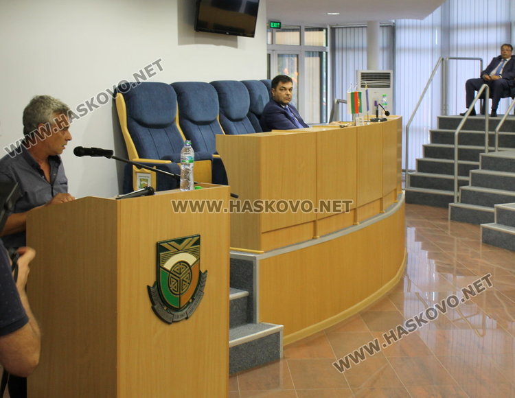 Тържествена сесия на ОбС - чуждестранни делегати, местни парламентаристи и новите почетни граждани на Димитровград