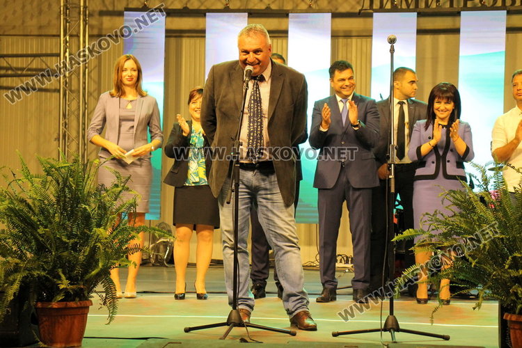 Височайши гости, военен парад и заря за 71 години Димитровград - ВИДЕО