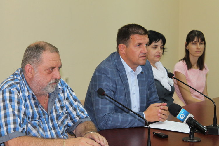 Млади фотографи показват дейността на читалищата в 5 изложби 