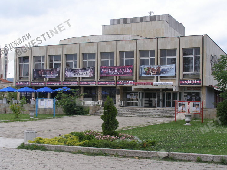 Двама нови актьори влизат в трупата на театъра в Кърджали