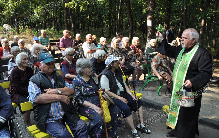Старци от Дома в Кенана извиха хоро за празника на Хасково
