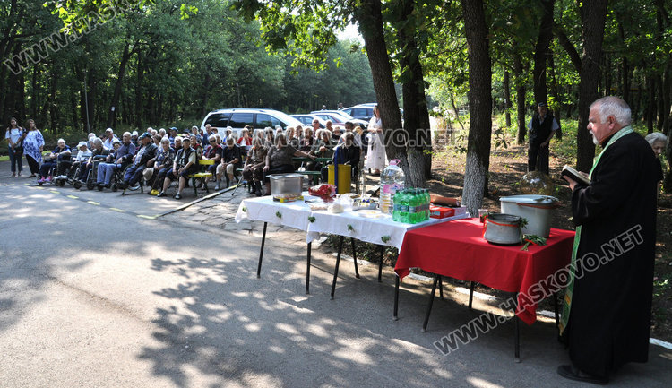Старци от Дома в Кенана извиха хоро за празника на Хасково