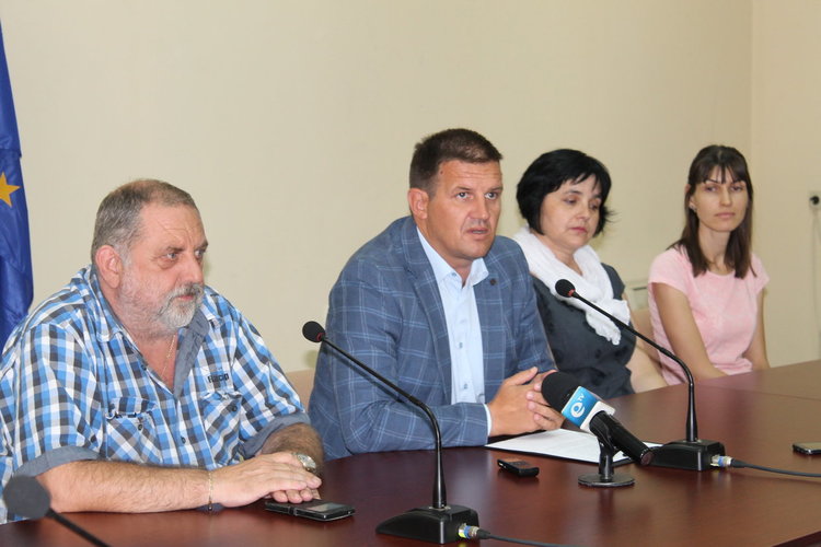 Млади фотографи показват дейността на читалищата в 5 изложби 