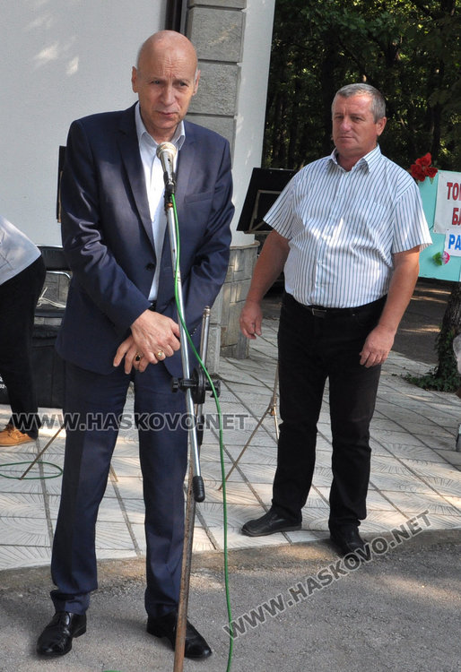 Старци от Дома в Кенана извиха хоро за празника на Хасково