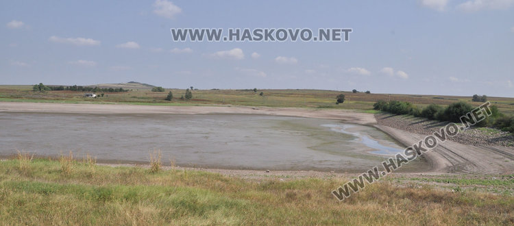 Източиха язовир „Прогрес“ до дъно, спипаха бракониер