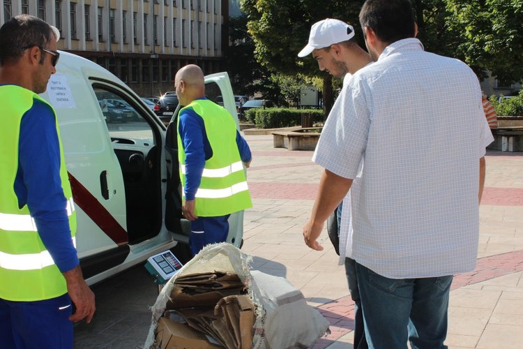 Над 240 кг хартия и пластмаса предадоха смолянчани в изнесен пункт