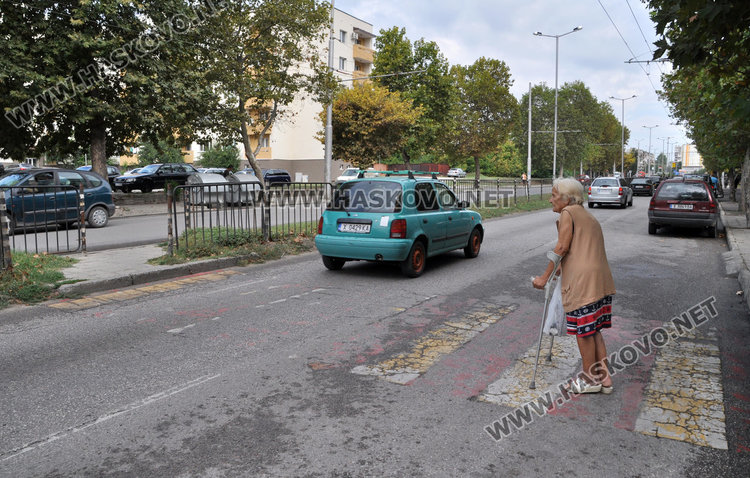 Читател: Минаваме рисково по невидима зебра на натоварен булевард