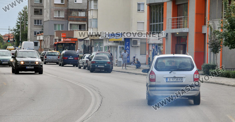 Зафира бълва облаци от дим в движение