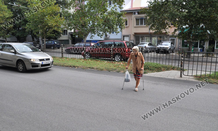 Читател: Минаваме рисково по невидима зебра на натоварен булевард