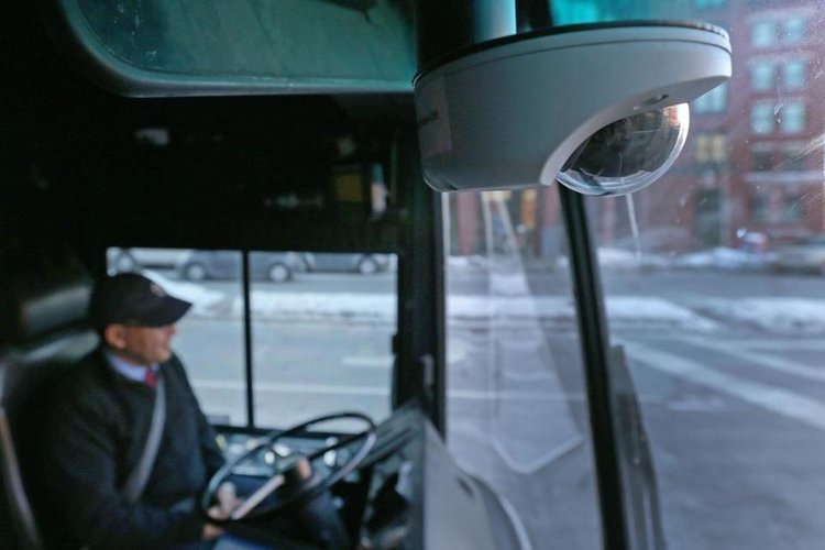 Промени в закона - видеорегистраторите и коланите в автобусите стават задължителни