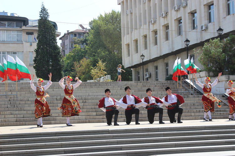 Асеновград отбеляза Съединението с фоклорен концерт