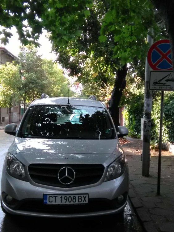 Хасковлийка: Цяла улица е непроходима заради абсурдно паркиране