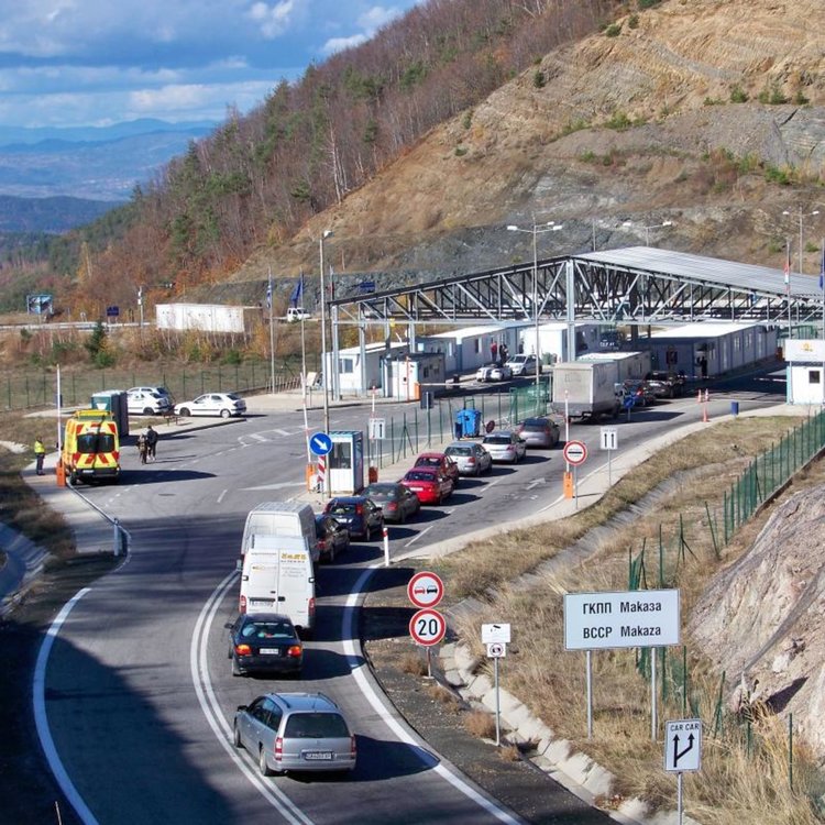  Колона от автомобили с дължина над 2.5 км се е образувала на Маказа на изход от страната