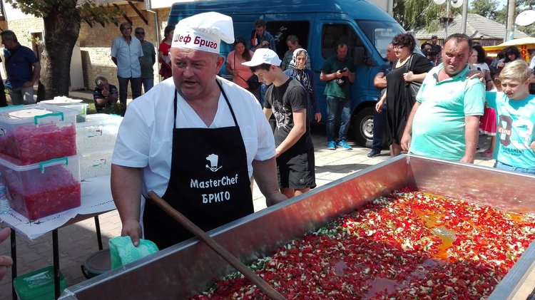 Трето издание на фестивал на чушката в Кирково, свикват всички на хорото