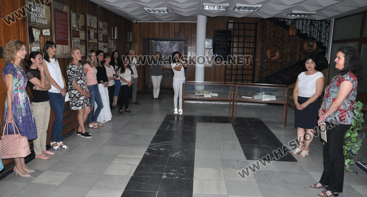 Показват богатството на Националната библиотека в Хасково