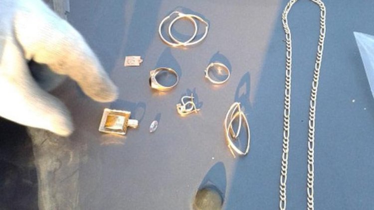 Жена обра мъж, задигна му златните накити