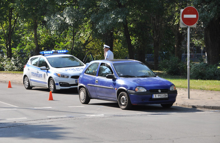 Полицай с Корса блъсна пешеходец на зебра в Хасково
