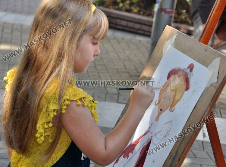 Артистична грънчарска работилница пред „Форум“ впечатли гости на Хасково