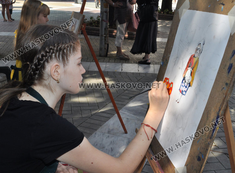 Артистична грънчарска работилница пред „Форум“ впечатли гости на Хасково