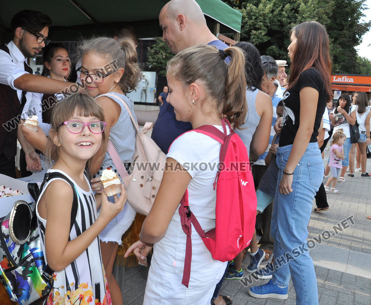 1000 парчета торта за децата на Хасково